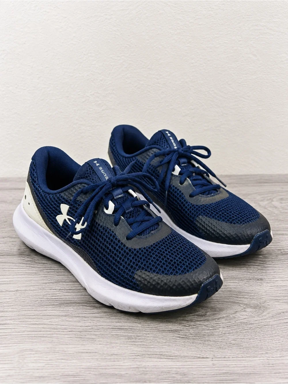 Under Armour Surge Running Sneakers Navy/White Men’s Size 9.5